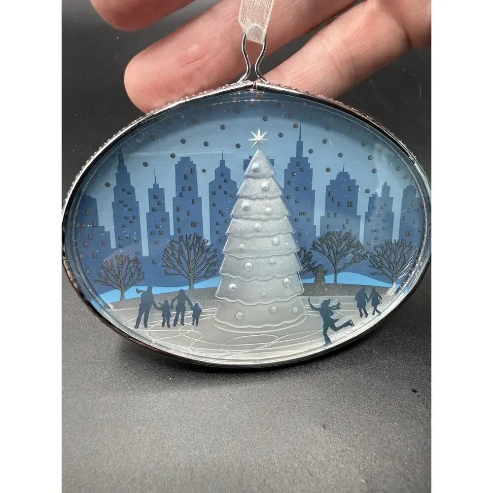Hallmark Keepsake Christmas Ornament CHRISTMAS In The CITY No Box EUC -Lo16